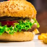 Le menu Happy meal adulte : prix attractifs et surprises gourmandes