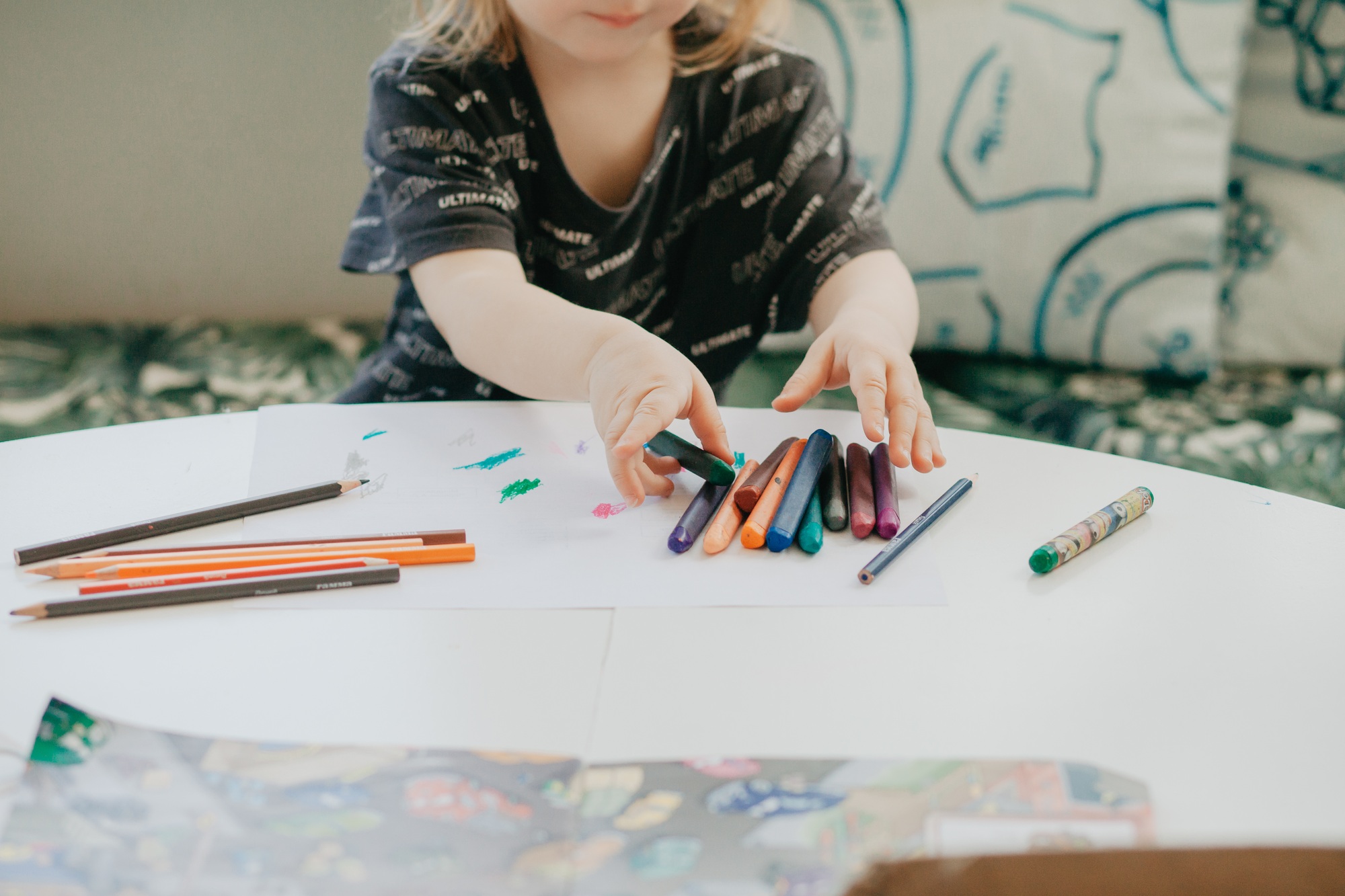 little girl draws paints with a pencils
