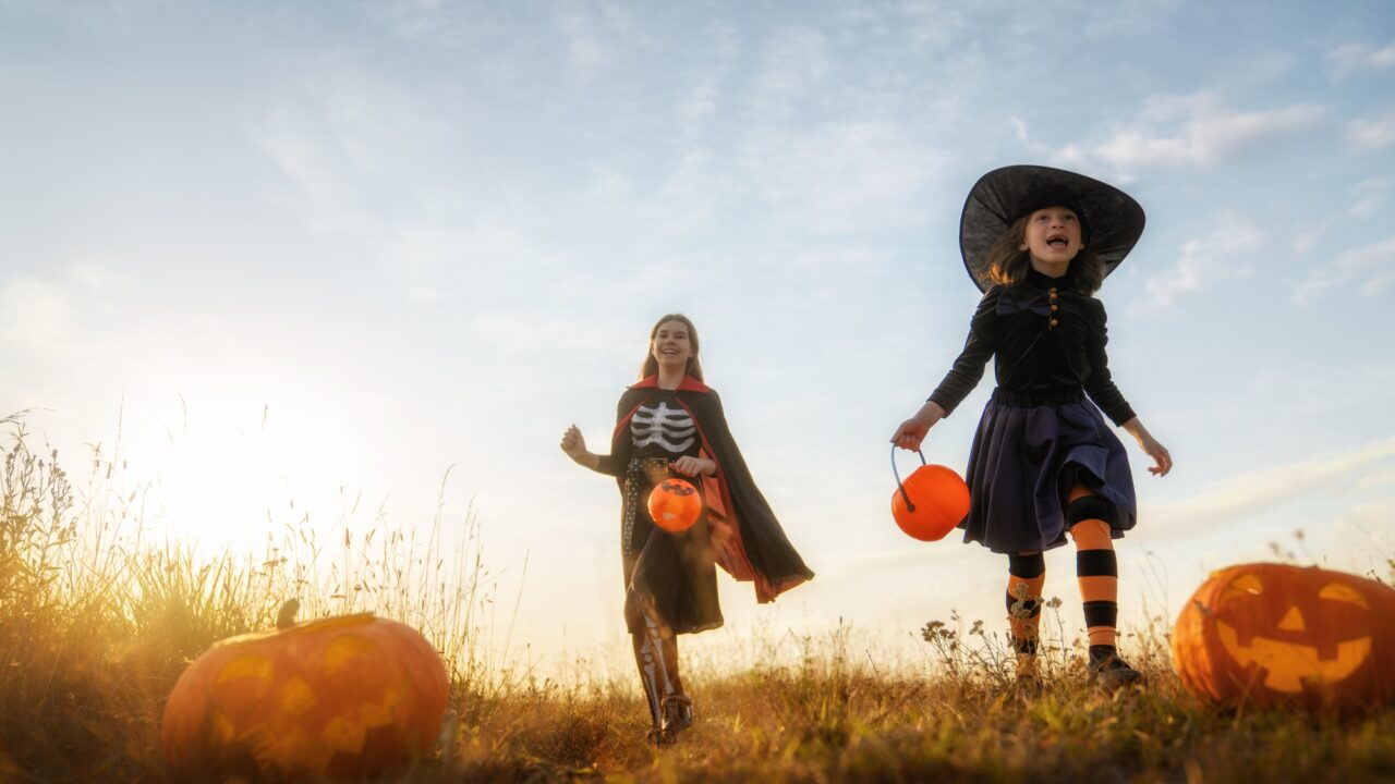kids at Halloween